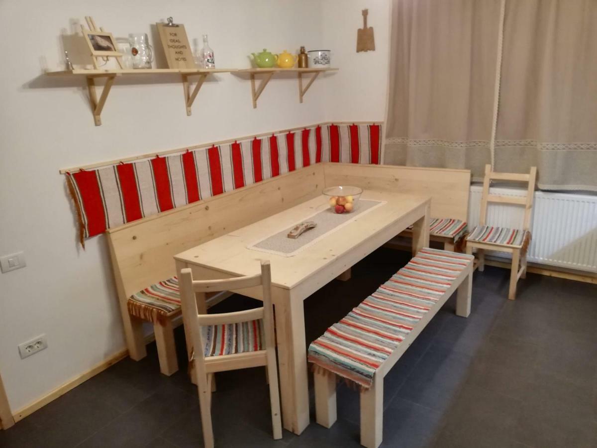 Zozo Hostel Брашов Экстерьер фото
