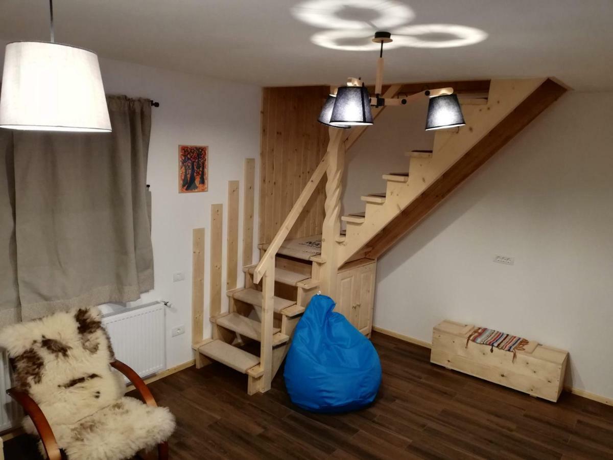 Zozo Hostel Брашов Экстерьер фото