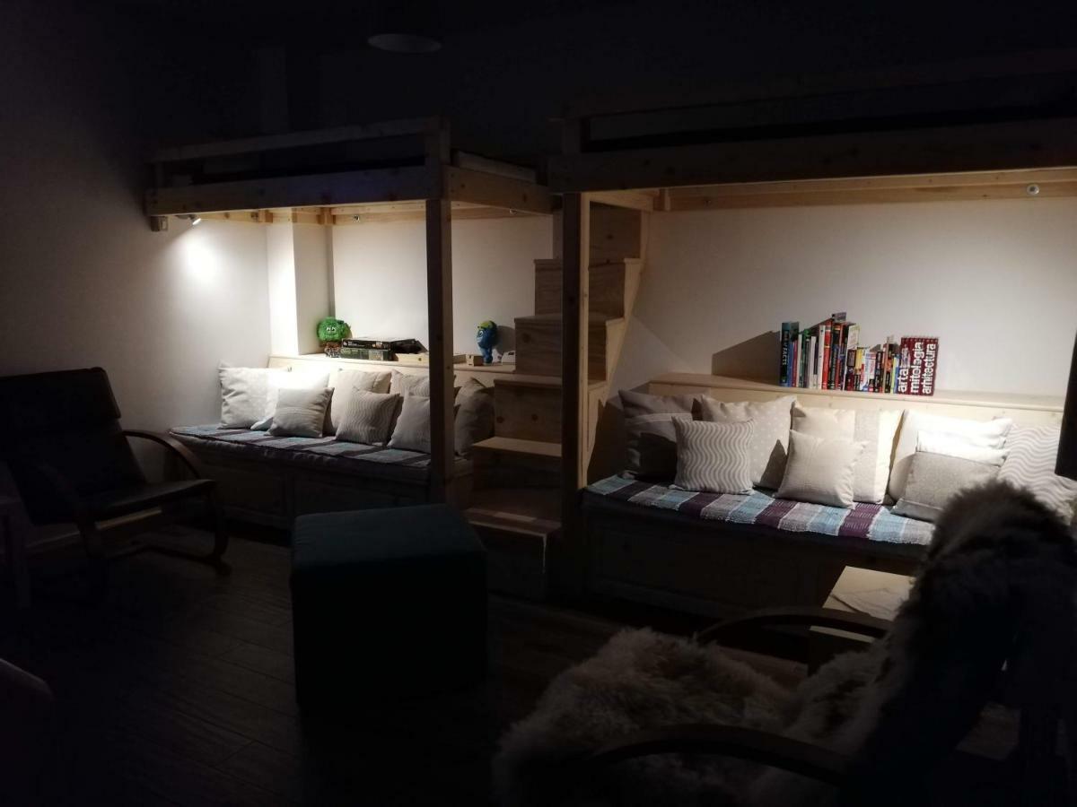Zozo Hostel Брашов Экстерьер фото