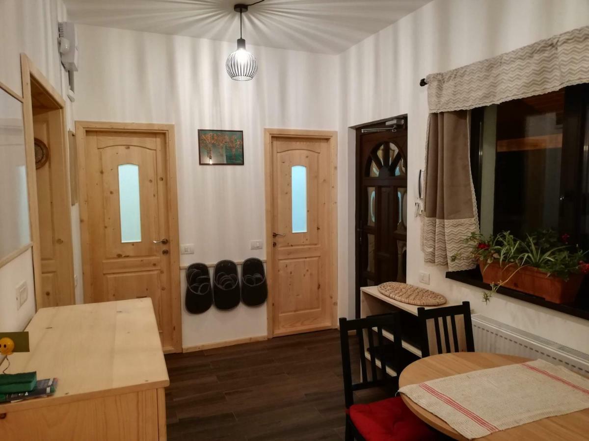 Zozo Hostel Брашов Экстерьер фото