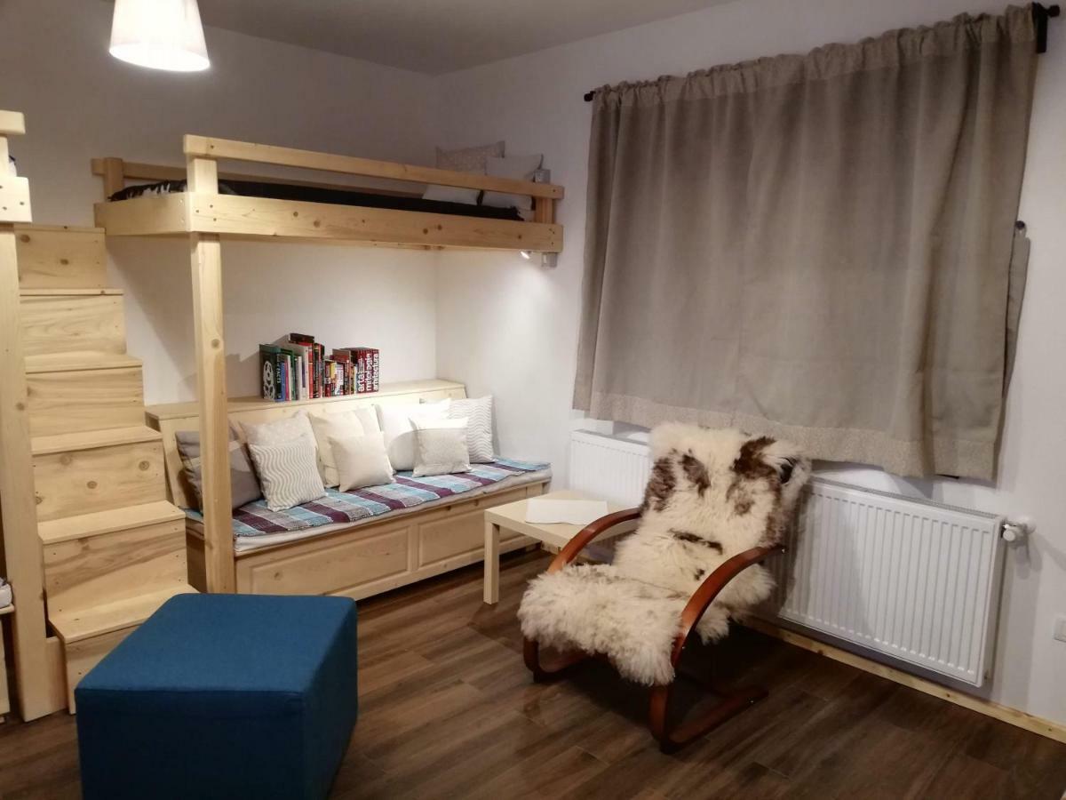 Zozo Hostel Брашов Экстерьер фото