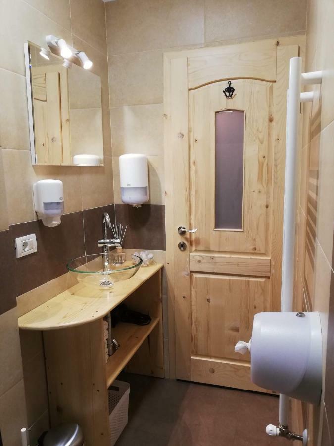 Zozo Hostel Брашов Экстерьер фото