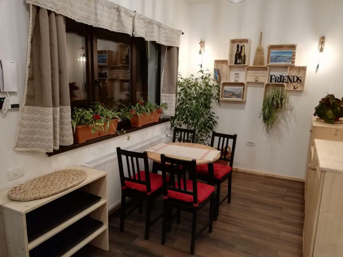 Zozo Hostel Брашов Экстерьер фото