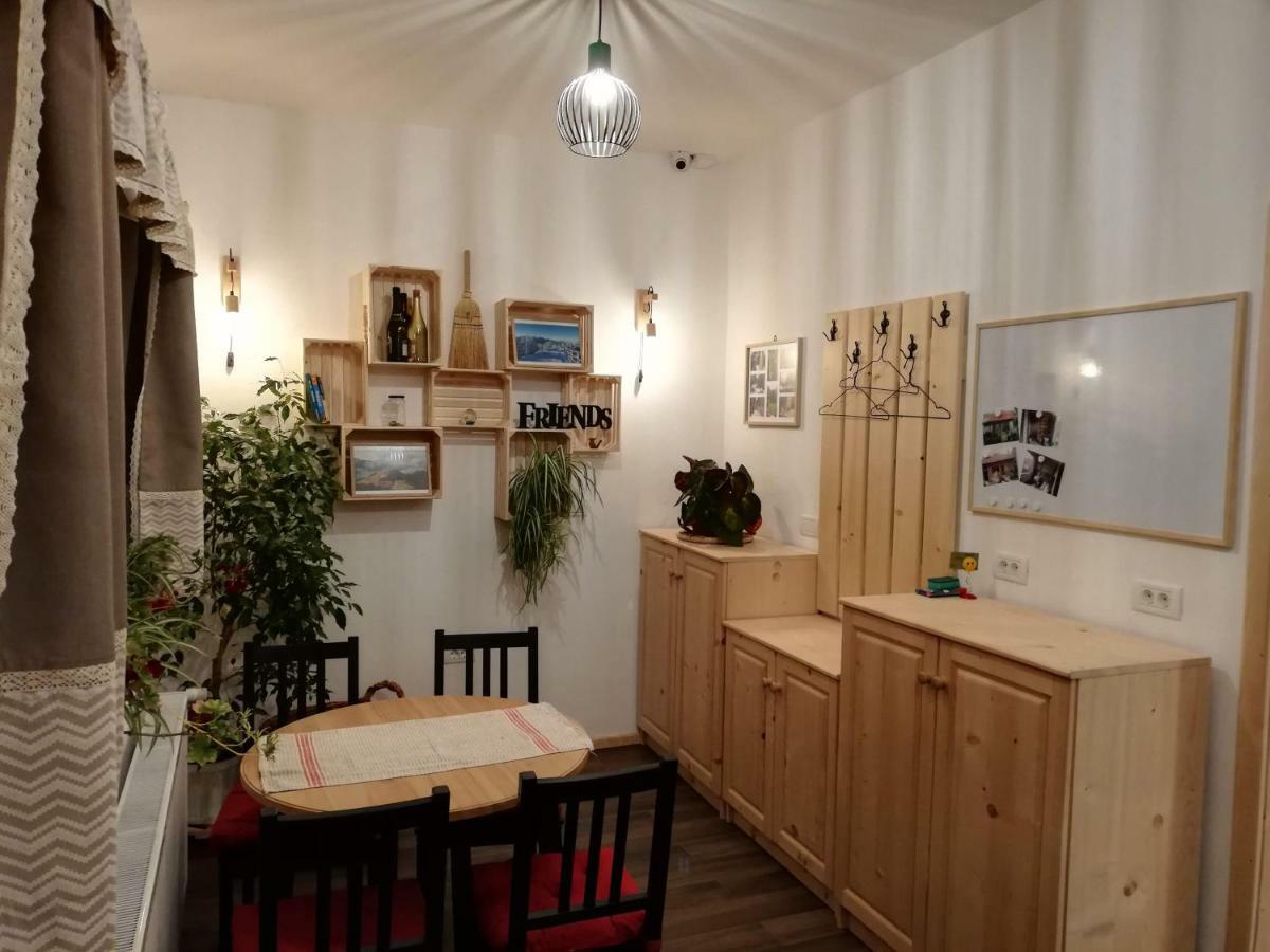 Zozo Hostel Брашов Экстерьер фото