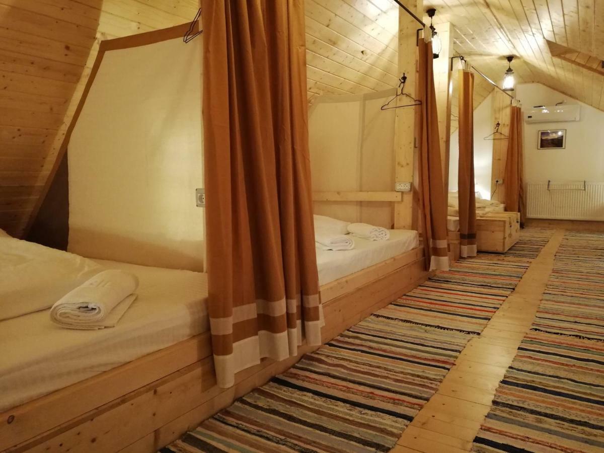 Zozo Hostel Брашов Экстерьер фото
