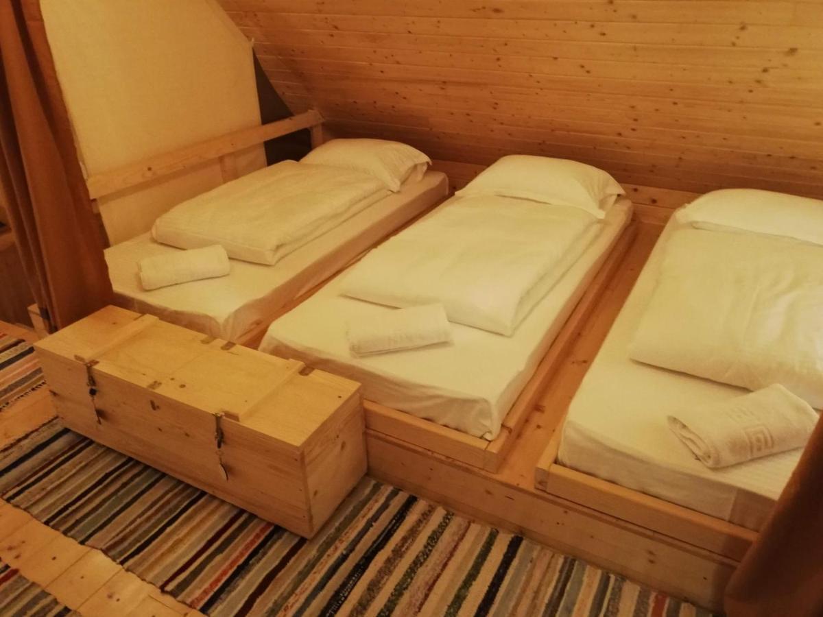 Zozo Hostel Брашов Экстерьер фото