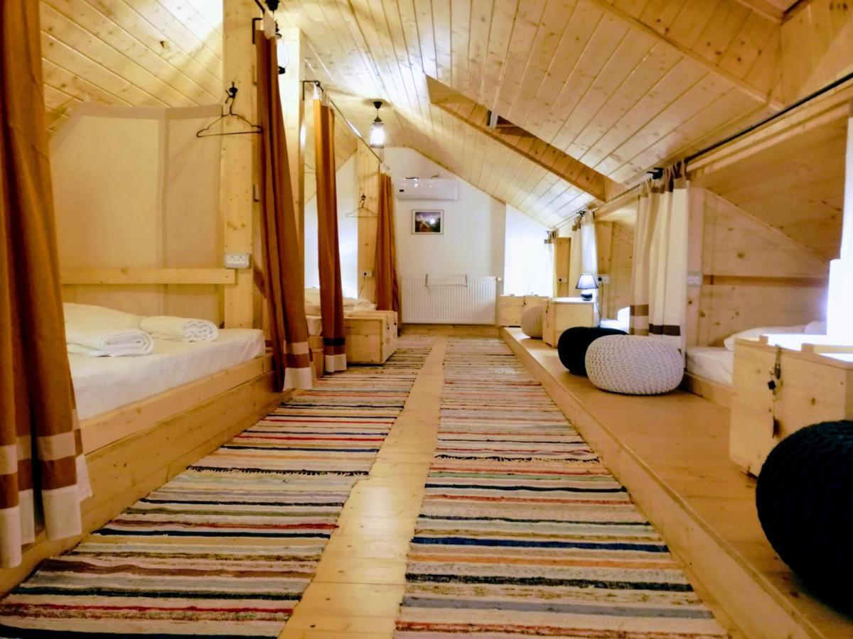 Zozo Hostel Брашов Экстерьер фото